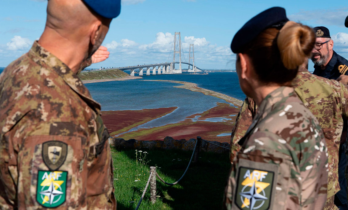 Teamet fra Allied Reaction Force beøger Storebæltsbroen som en del af et samlet tredages program i Danmark, hvor teamet er i tæt dialog med planlægningsenheder fra Forsvarets operationsstab