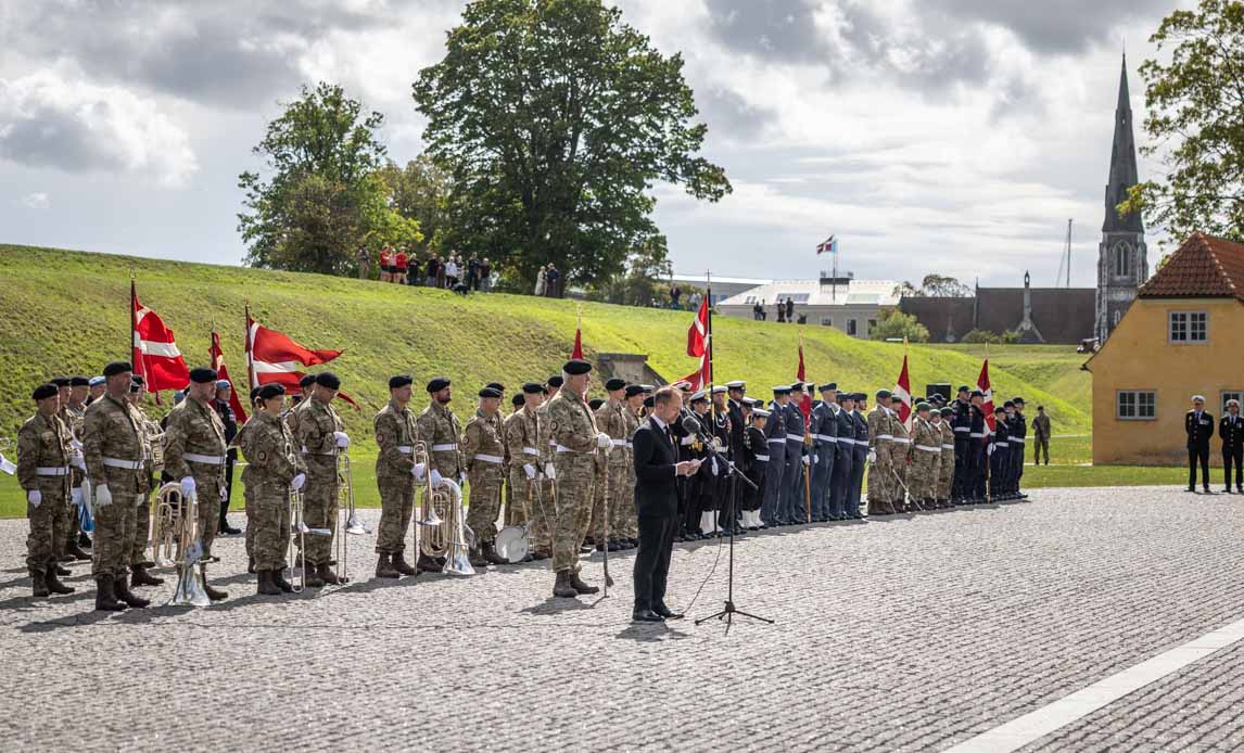 Forsvarssminister Jeppe Bruus holder tale på Kastellet