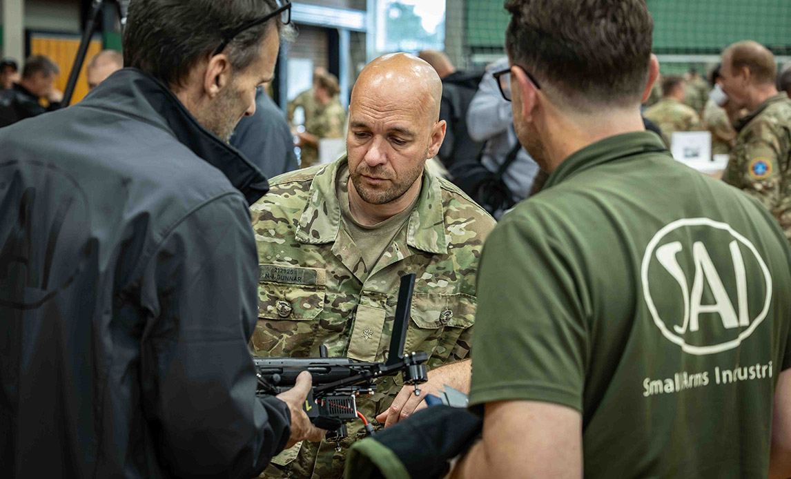 Ved årets udgave af Hærens Industridag kom chefen for Hæren, generalmajor Peter H. Boysen med klar en opfordring til den danske forsvarsindustri.