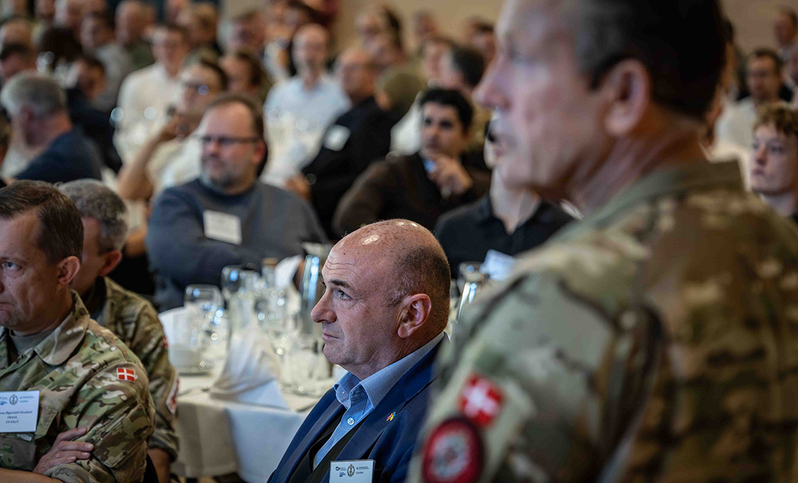 Ved årets udgave af Hærens Industridag kom chefen for Hæren, generalmajor Peter H. Boysen med klar en opfordring til den danske forsvarsindustri.
