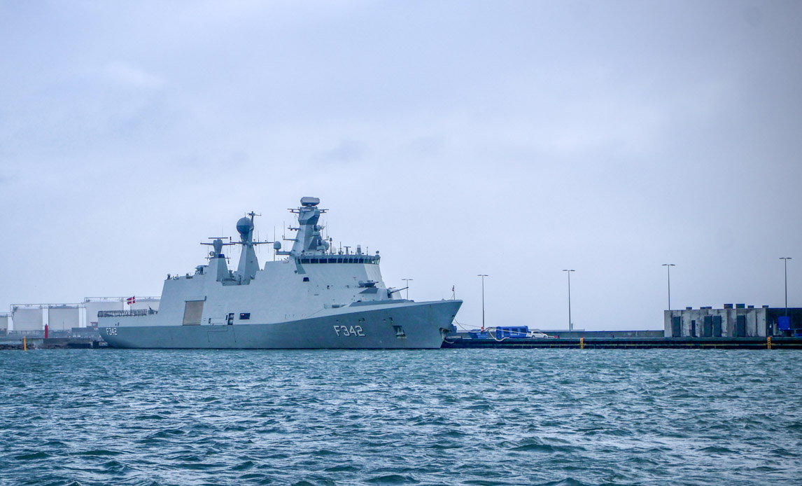 Billede af fregatten Esbern Snare ved kaj i Frederikshavn i oktober 2026