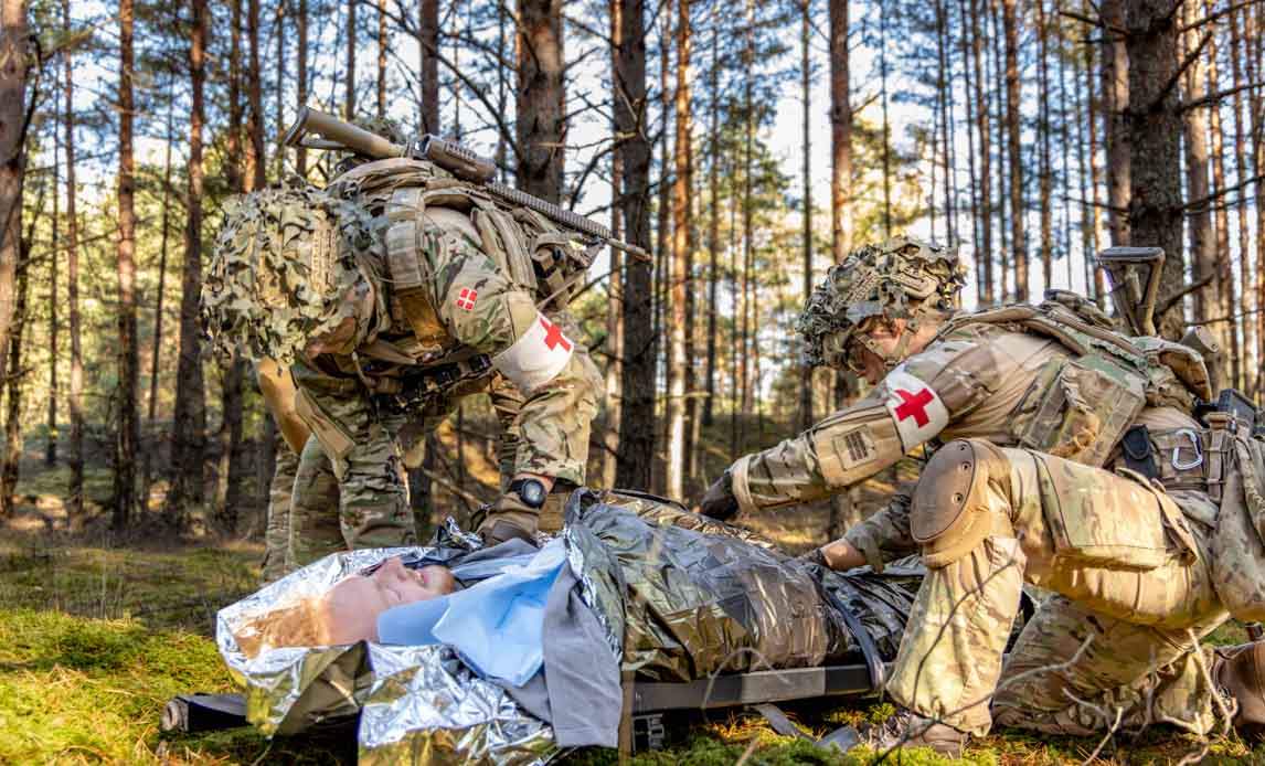 Når de sårede var blevet afhentet, blev de transporteret i delingens ambulancer til et felthospital, hvor de modtog videre behandling. Foto: Theis Nielsen/Forsvaret