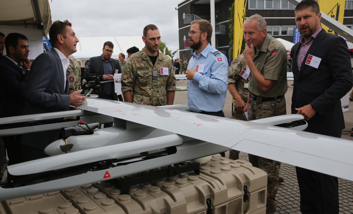 flydroner fyldte på industridag