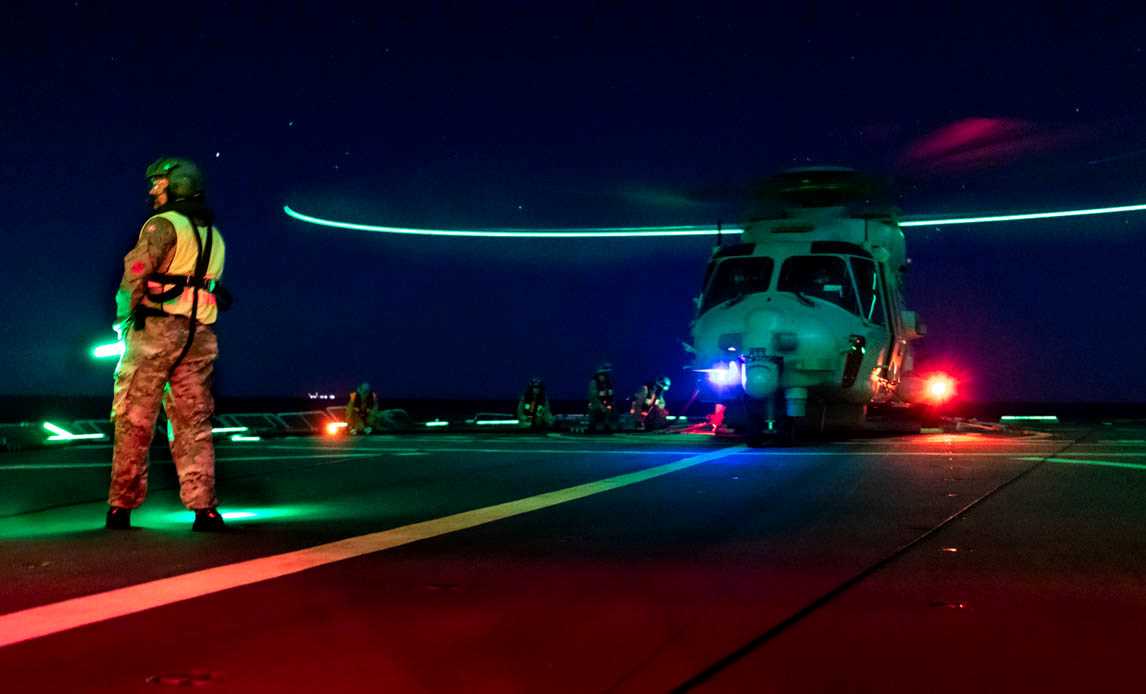 Iver Huitfeldt fik i ugens løb mulighed for at hjælpe den franske fregat i missionen, da deres helikopter havde behov for ekstra brændstof i forbindelse med en flyvning. Helikopteren landede på Iver Huitfeldt tidligt på aftenen og gennemførte ”Rotors Running refuelling”. Her fik helikopteren brændstof fra Iver Huitfeldt, mens den stod på dækket med snurrende rotor.