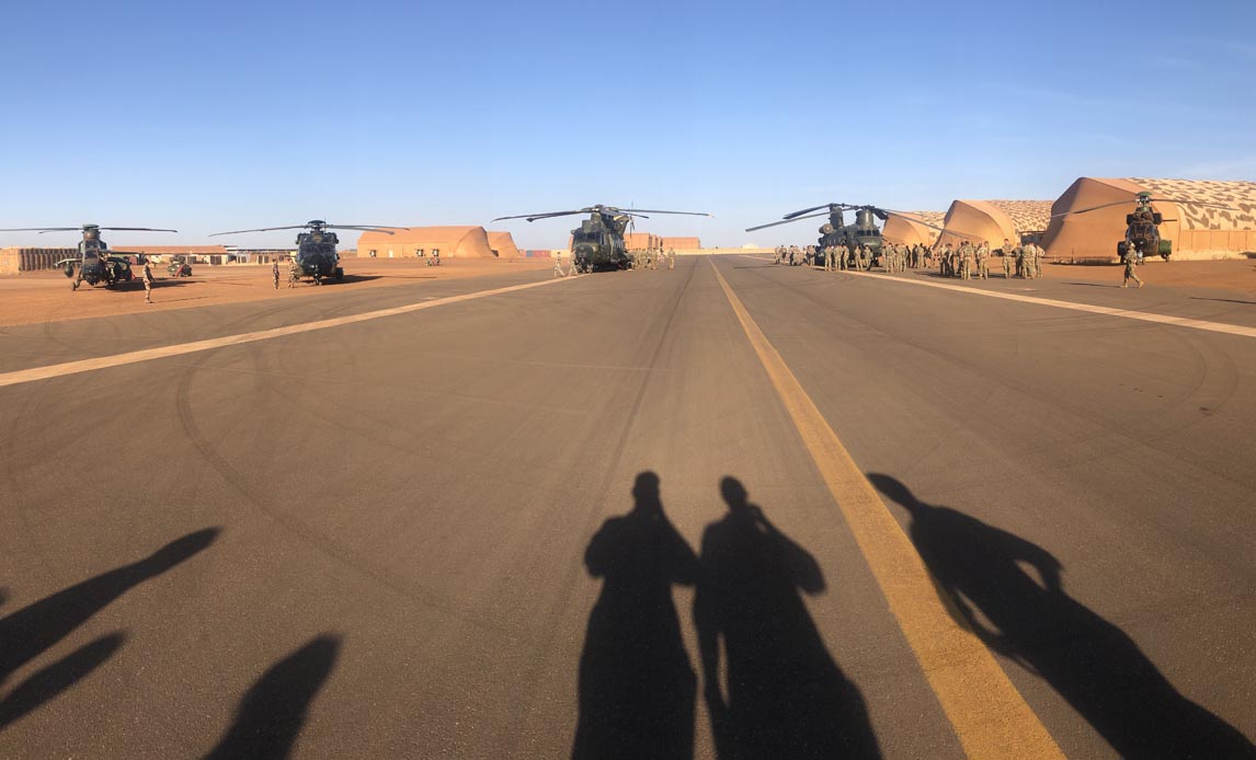 Forskellige typer af helikoptere i Mali
