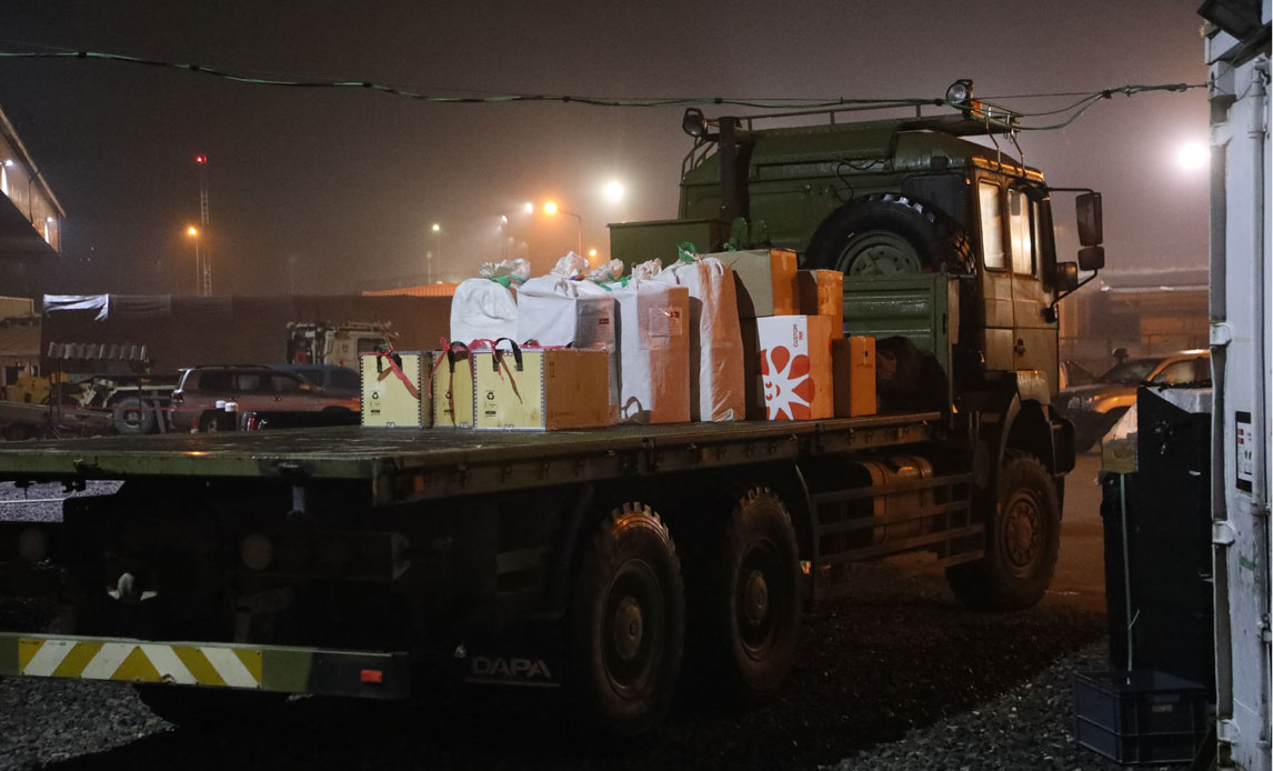 Lastbil lastet med post og pakker i Afghanistan