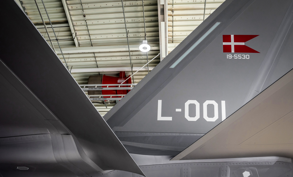 Danmarks kommende kampfly har L001 på halen.
