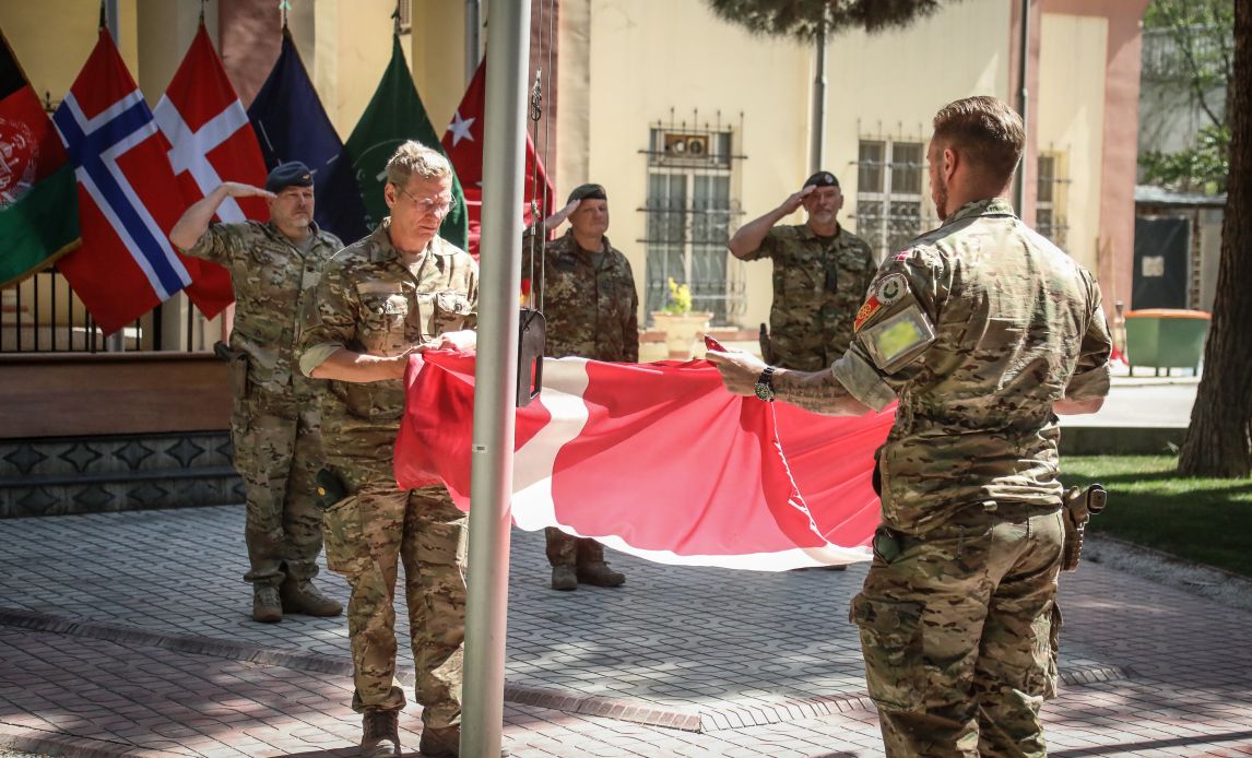 flag foldes i HQ Kabul