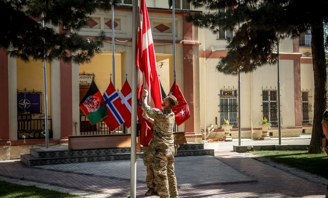 Dannebrog nedtages i Kabul HQ