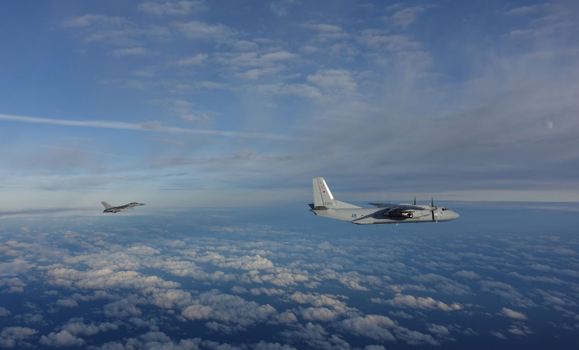 Russisk AN-26 fotograferet af dansk F-16 ved BAP