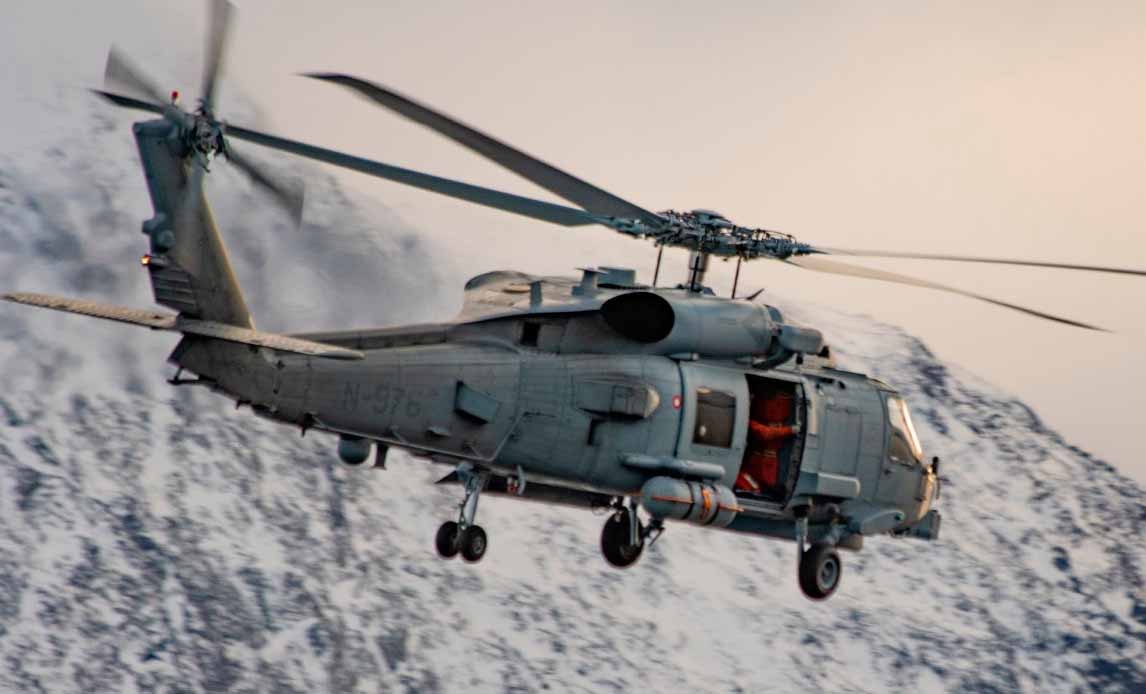 Arktisk Kommando har bl.a. støttet med en Seahawk helikopter under strømnedbruddet i Nuuk