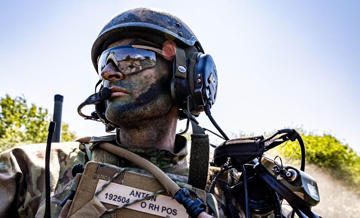 Anton er chef for 1/GHR og her på øvelse i Oksbøl