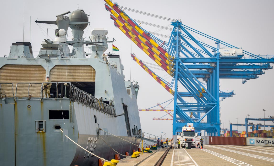 Fregatten Esbern Snare i Vestafrika.