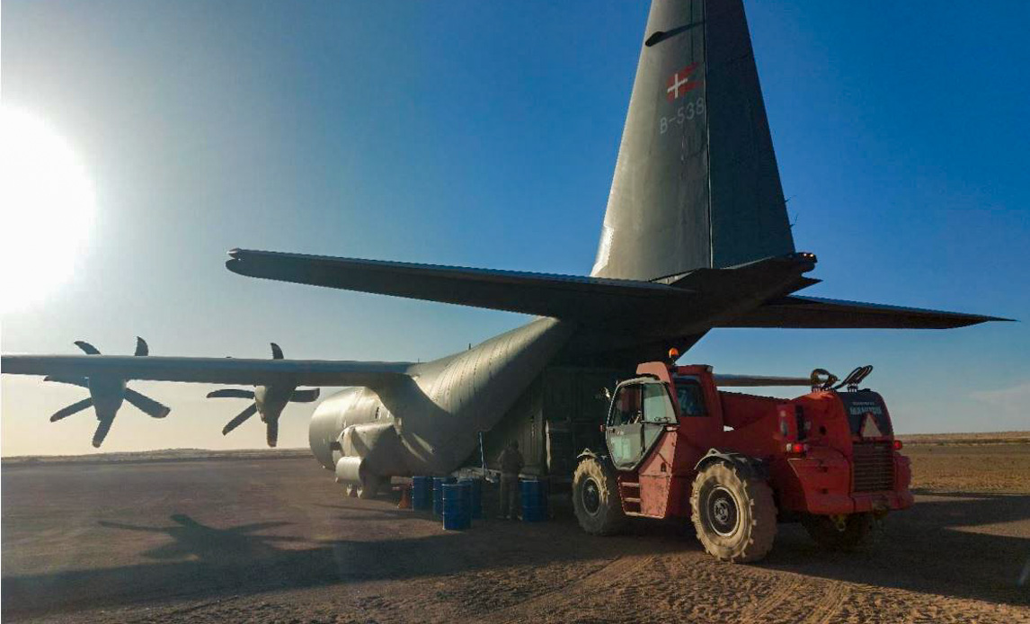 Combat offload af kommunikations-container i Ménaka.