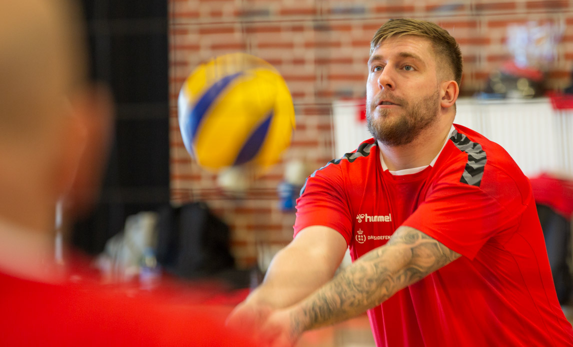 Casper Houman modtager i siddende volleyball