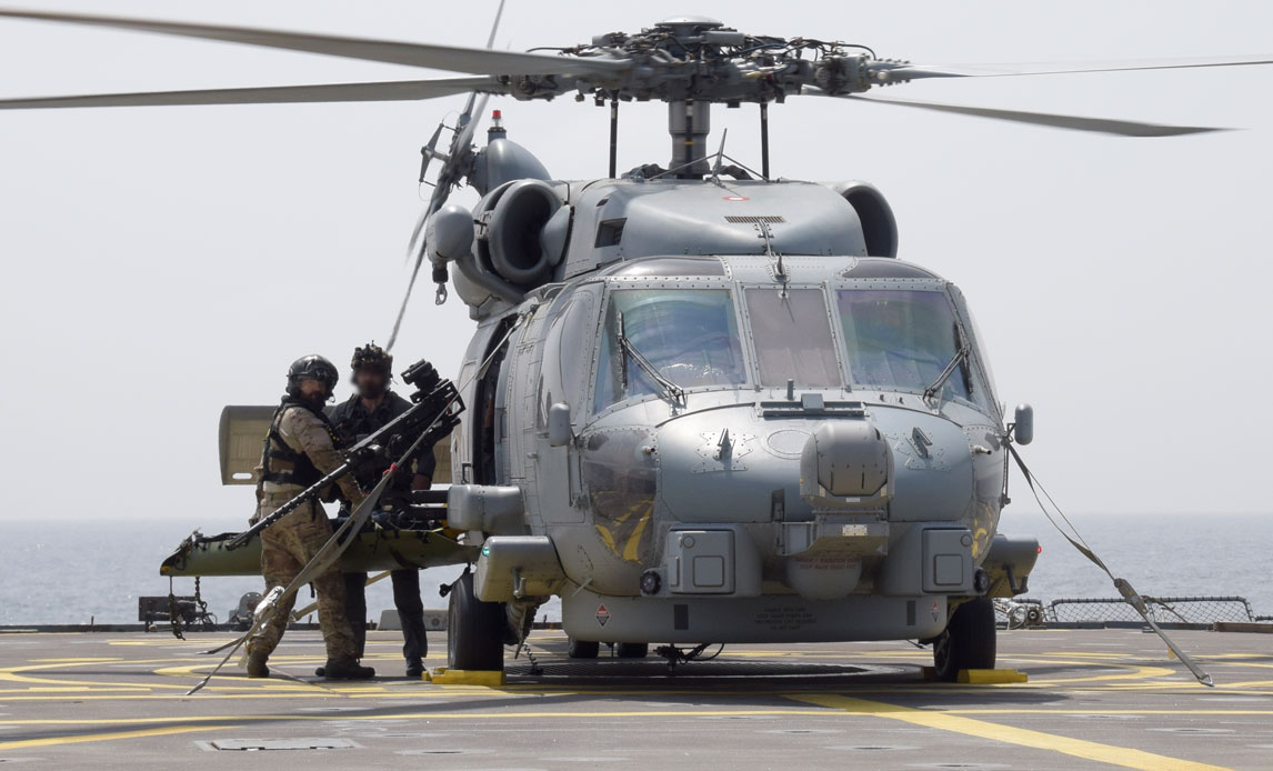Der trænes evakuering af en såret fra helikopteren