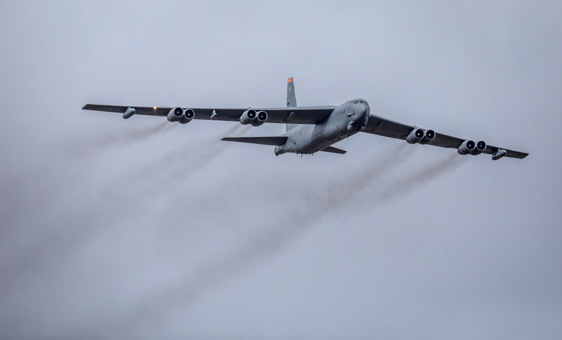 Der er godt træningsudbytte for både amerikanske piloter og dansk personel på jorden, når to amerikanske B-52 bombefly i dag flyver lavt over Danmark