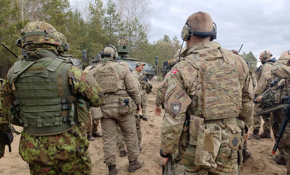 Mere end 600 soldater har i begyndelsen af april deltaget i øvelsen ’Knight Lavard 22’ i Adazi i Letland. Øvelsen blev gennemført af det danskledede NATO-hovedkvarter Multinational Division North. Under øvelsen havde hovedkvarteret støtte fra andre NATO-hovedkvarterer og hovedkvarterer fra de baltiske lande.
