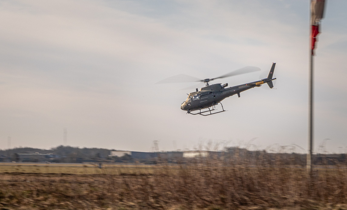 Fennec-helikopter letter fra Flyvestation Karup med kurs mod Slovakiet.