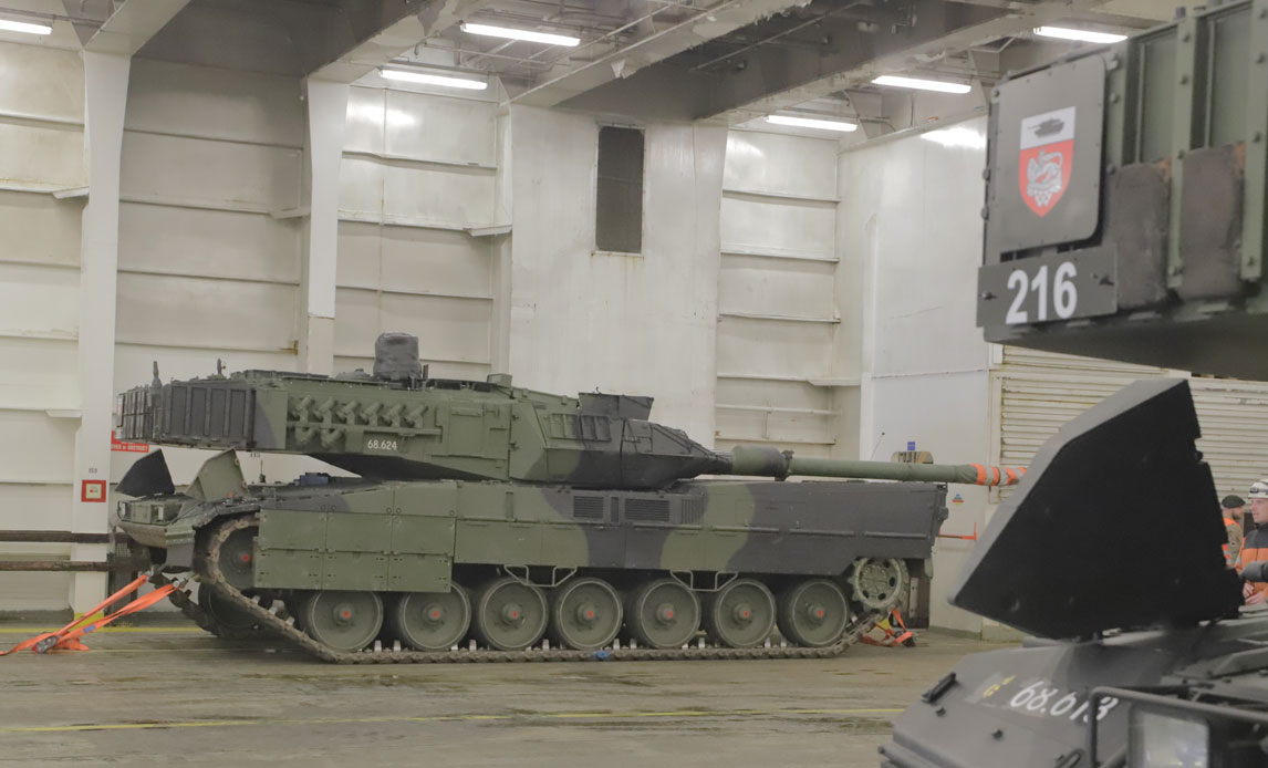 Danske kampvogne på vej til øvelse i Polen.