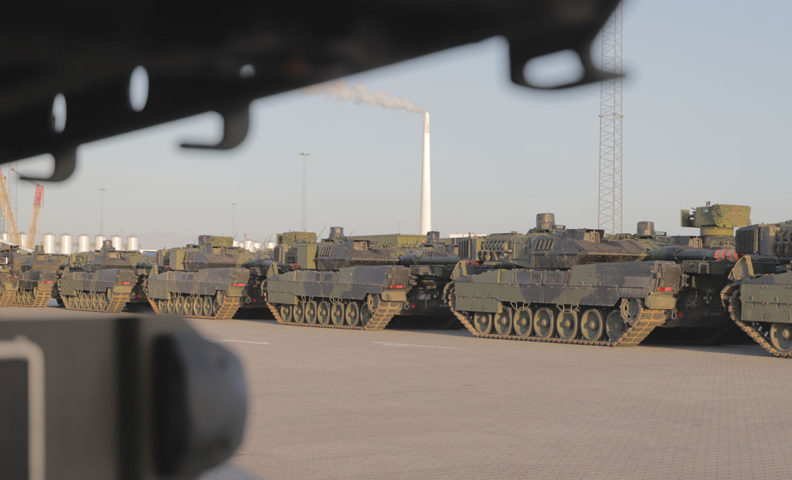 Danske kampvogne på vej til øvelse i Polen.