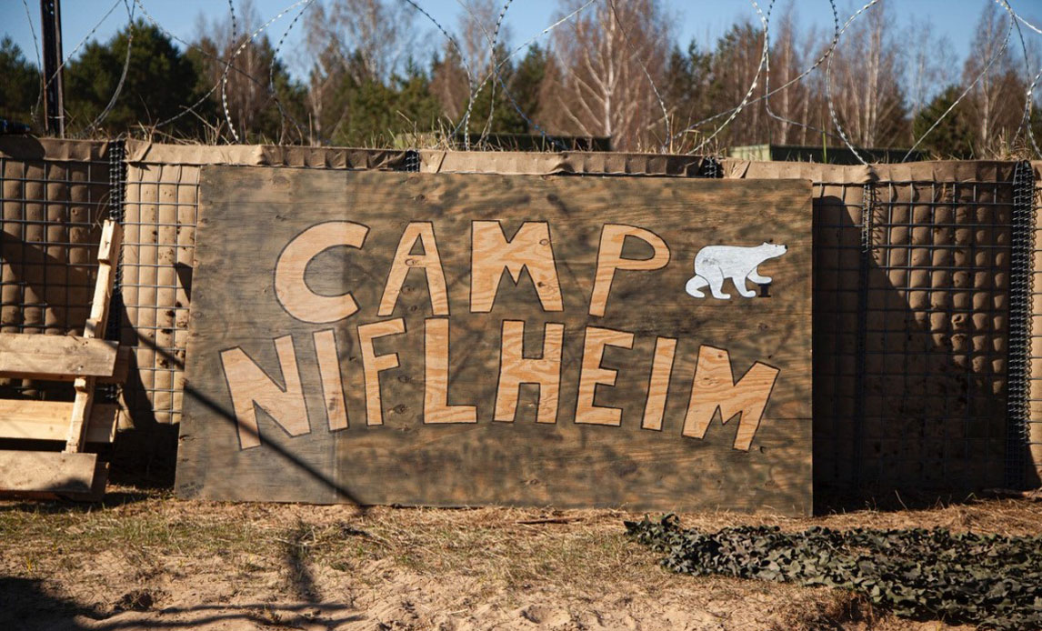 Skilt ved den danske lejr i Letland