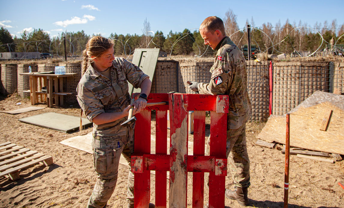 Soldater bygger lejr i Letland