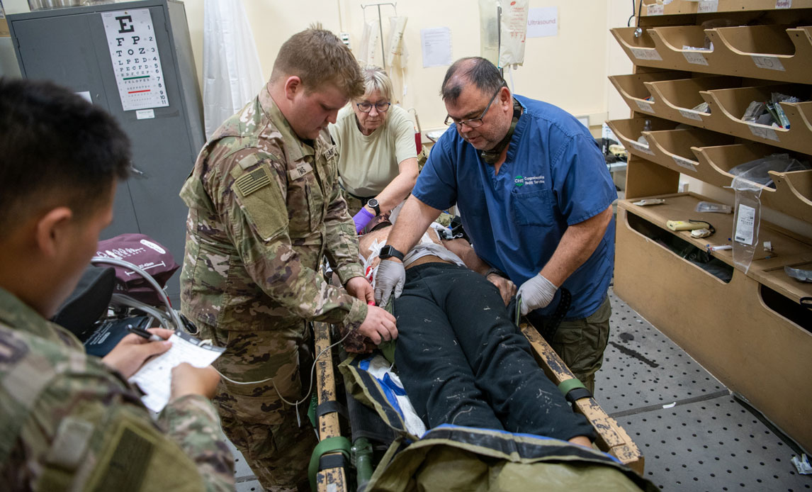 Den danske læge og sygeplejerske og de danske junior medics fra sikrings- og eskortekompagniet var repræsenteret og deltog aktivt i behandlingen af sårede.