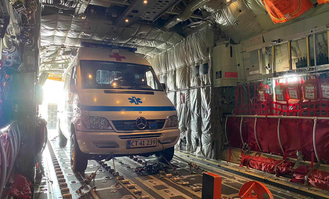 En ambulance ombord på et Hercules C-130 J