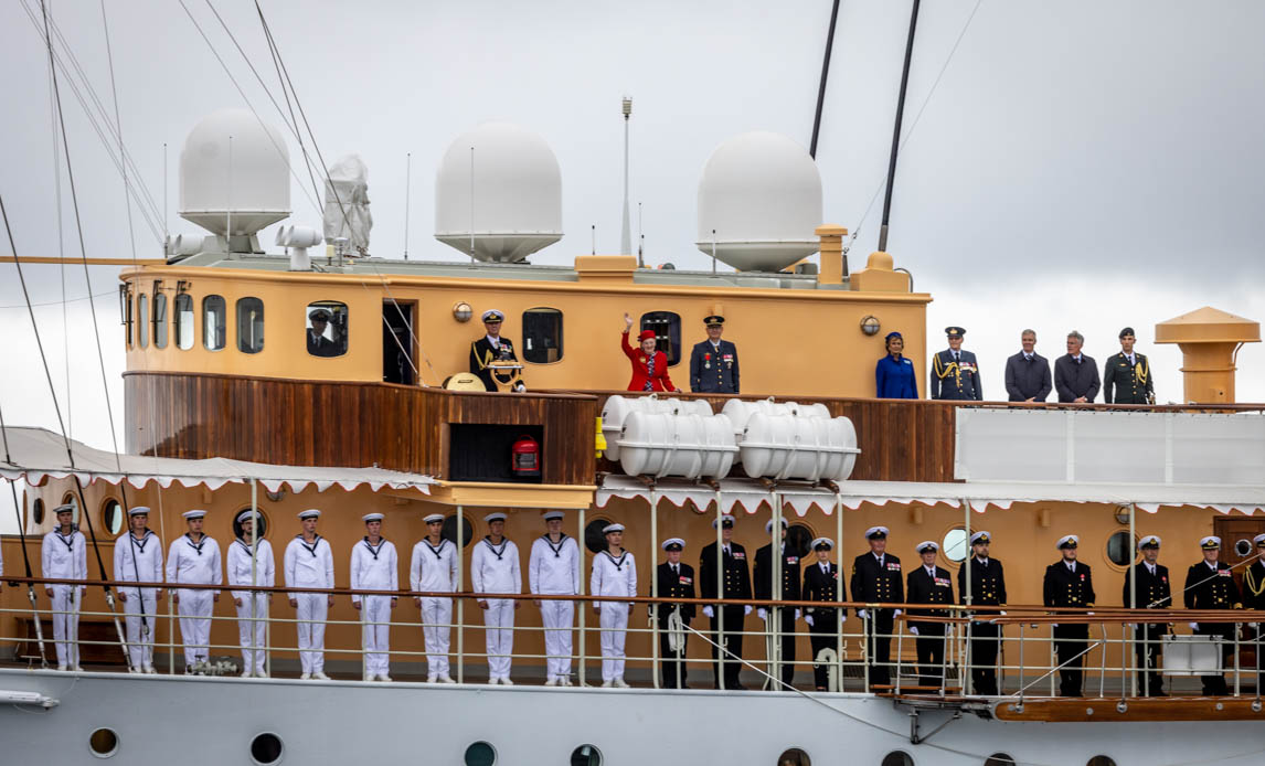 Hende Majestæt Dronning Margrethe under dagens flådeparade.