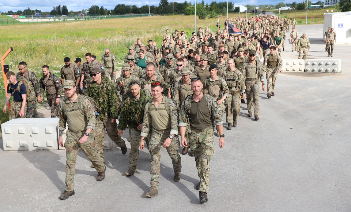 Soldater i Estland går Dancon-march