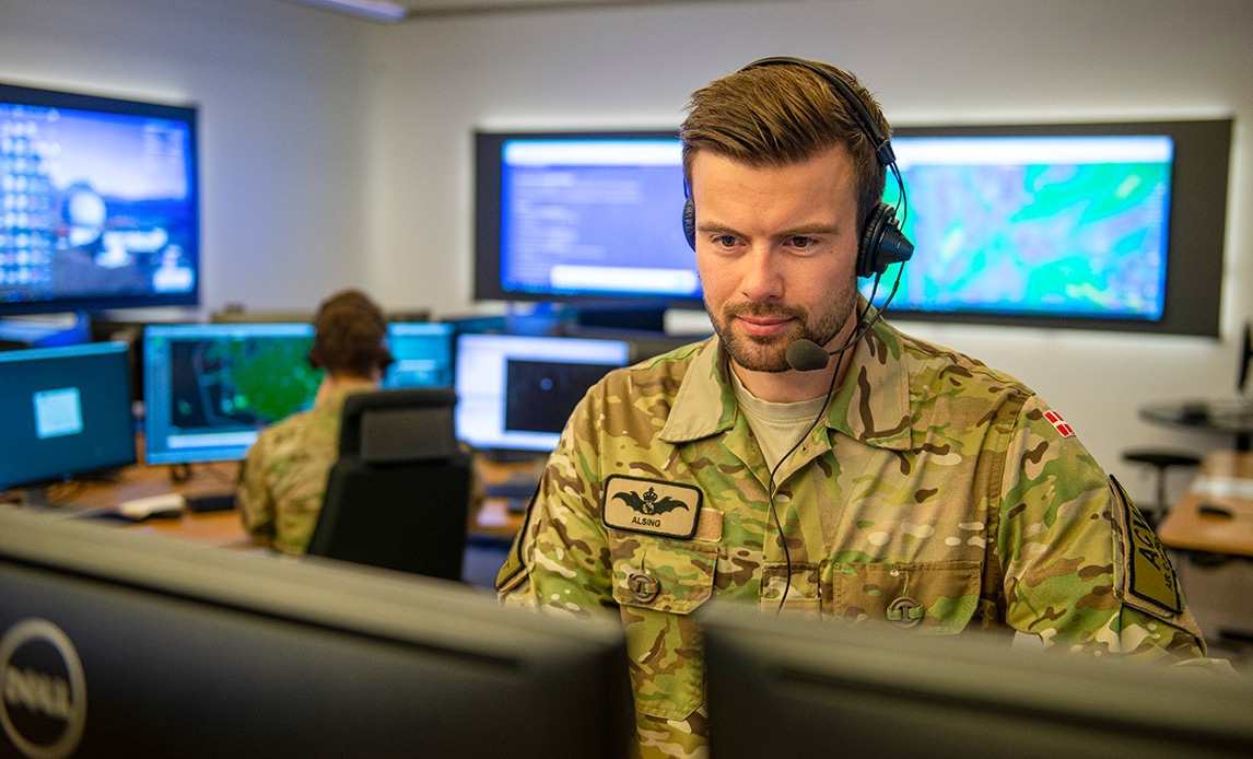 Et dansk medlem af Air Control Wings Weapons Control Team