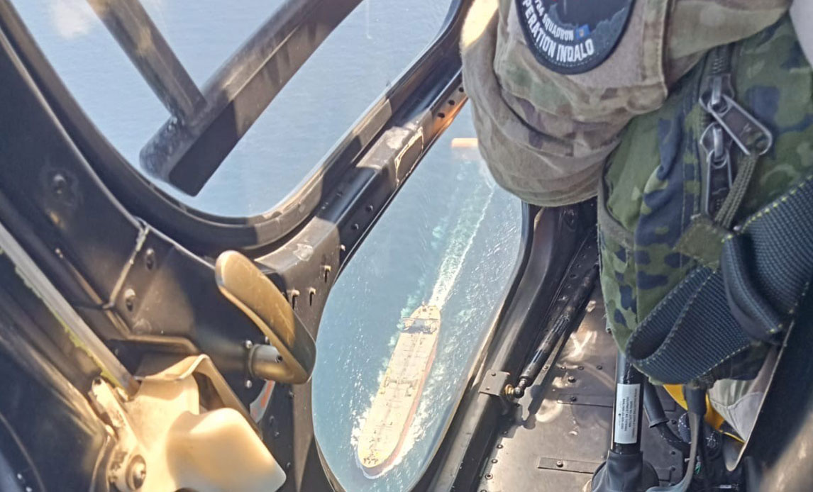Frontex – En dansk AS-550 Fennec-helikopter patruljerer over havet.