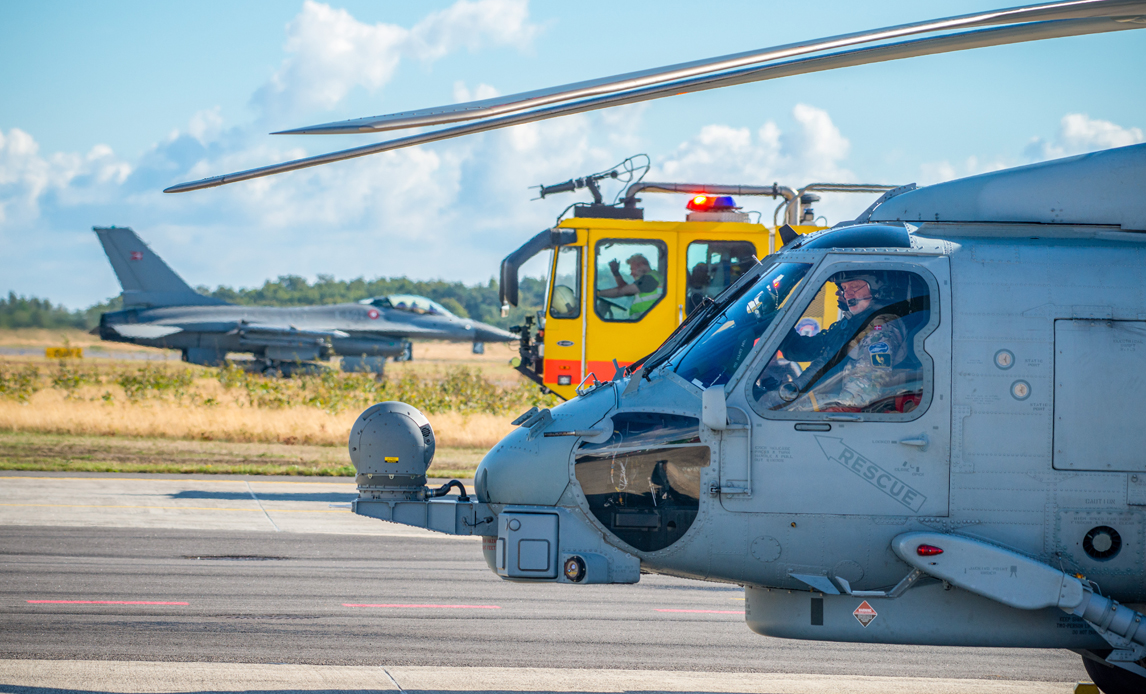helikopter i Rønne Lufthavn på vej mod gaslækket