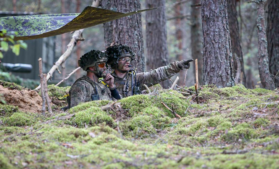 Danske soldater under øvelse i Letland.