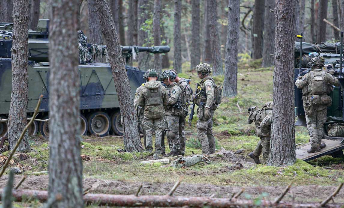 Danske soldater på øvelse i lettisk skov.