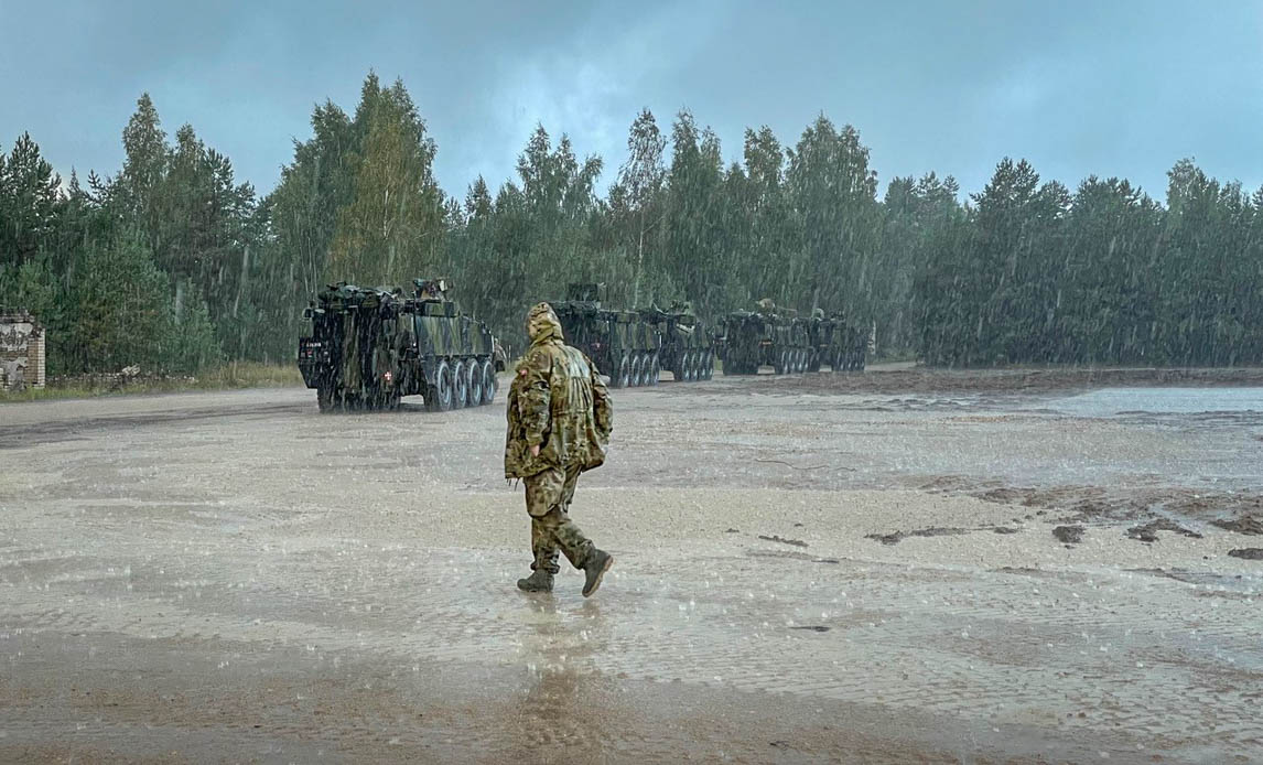 Da de danske soldater rykkede ud af Camp Niflheim for at deltage i Silver Arrow åbnede himlen sig i et veritabelt skybryd.