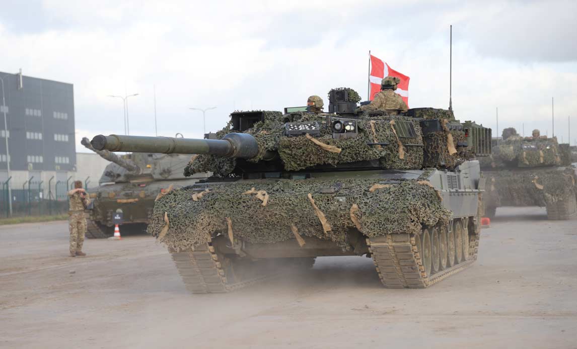 NATO-kampgruppen samlet på flyvepladsen i Tapa forud for øvelsen.