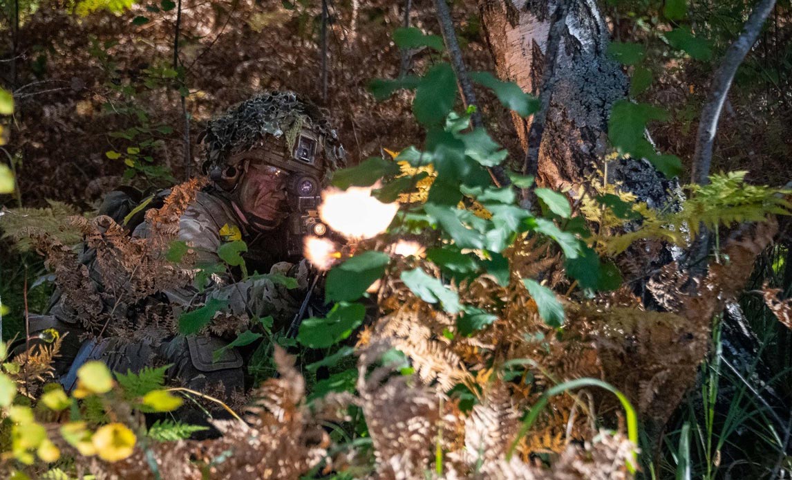 Soldater fra kampbataljonens to infanterikompagnier gennemførte adskillige operationer med støtte af stabskompagniets enheder og ildstøttebatteriet under 10-døgns øvelsen Silver Arrow.