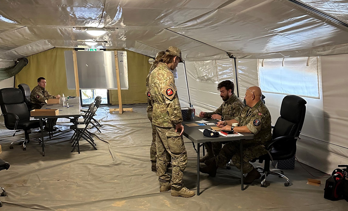 Der blev samlet afgivet 252 brevstemmer i Camp Niflheim og på militærbasen i Adazi, mens et større antal soldater når hjem til at kunne stemme på valgdagen.