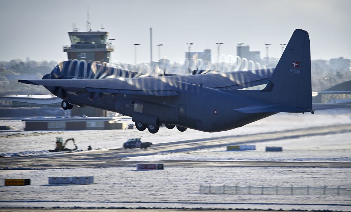 Hercules take off på vej til juledrop i grønland