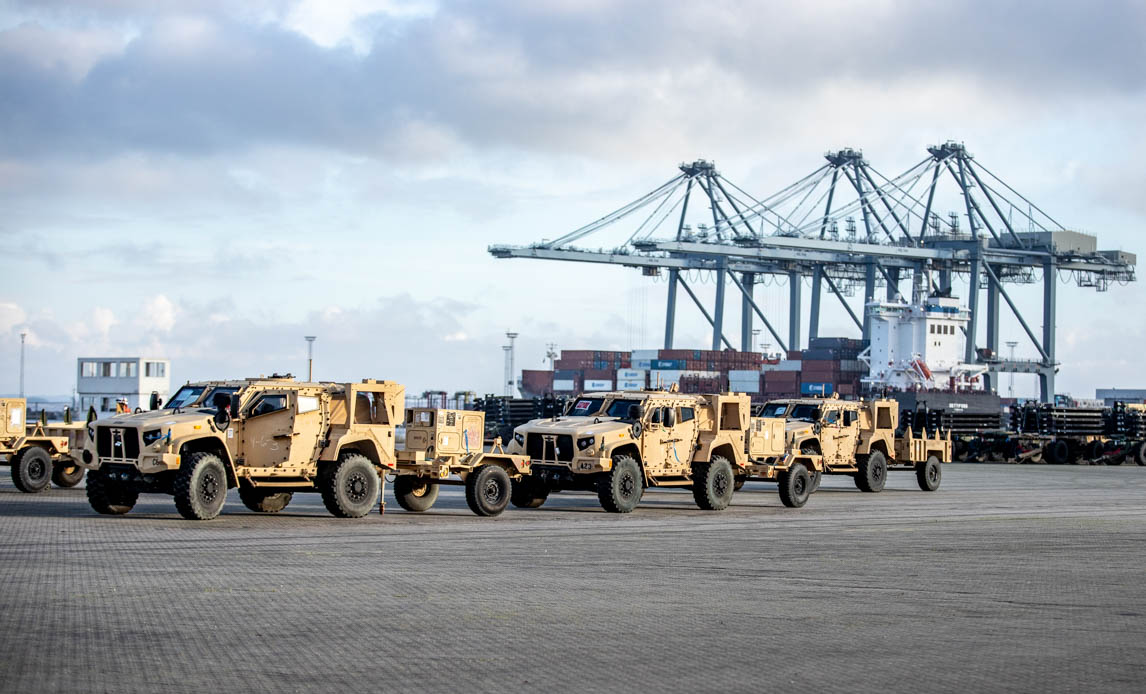 Køretøjer fra US Army på havnen i Aarhus.