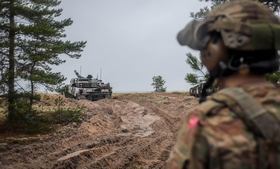 Kampvognseskadronen og den Estiske Scouts Battalion på fælles skarpskydningsøvelse i Estland