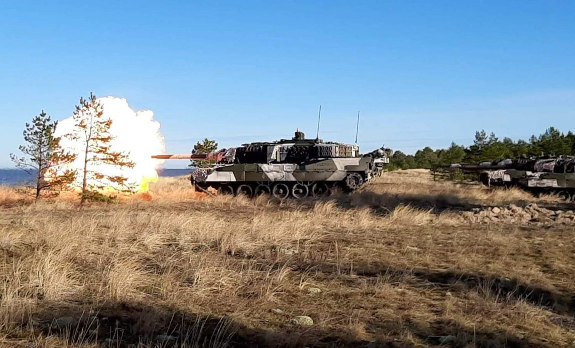 Kampvognseskadronen og den Estiske Scouts Battalion på fælles skarpskydningsøvelse i Estland