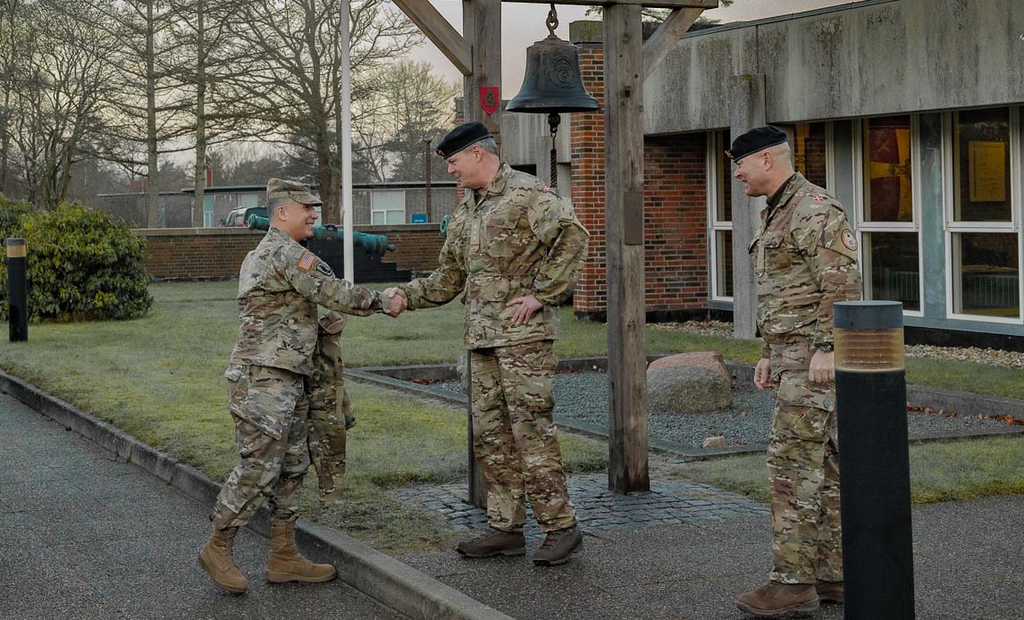 Chefen for 56th Artillery Command Generalmajor Stephen J. Maranian besøger
Oksbøl i februar 2023.