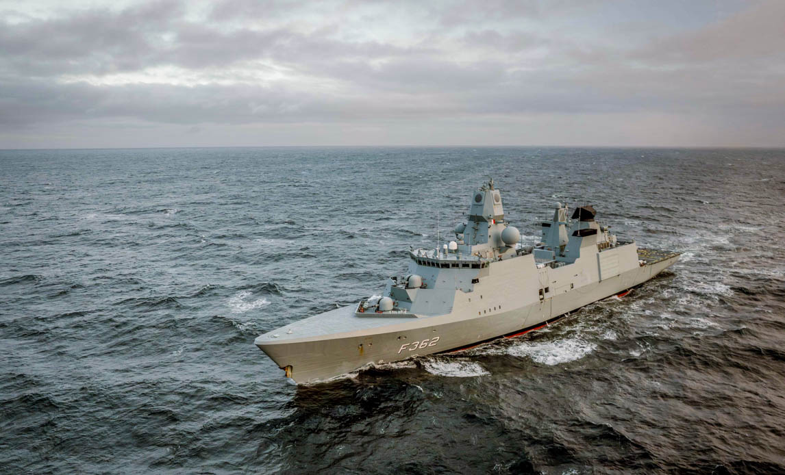 Fregatten Peter Willemores på vej til årets store øvelse i Østersøen.