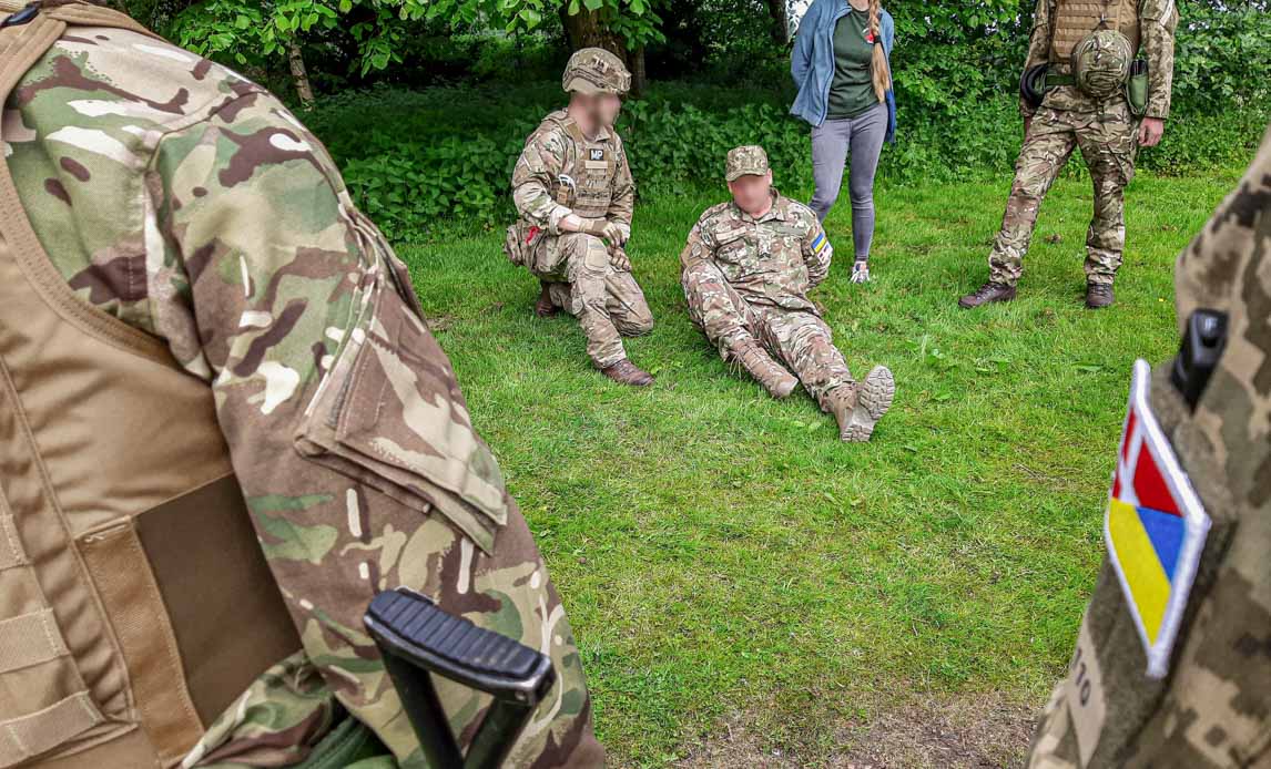 Uddannelsen i håndtering af tilfangetagne personer ledes af militærpolitiet.