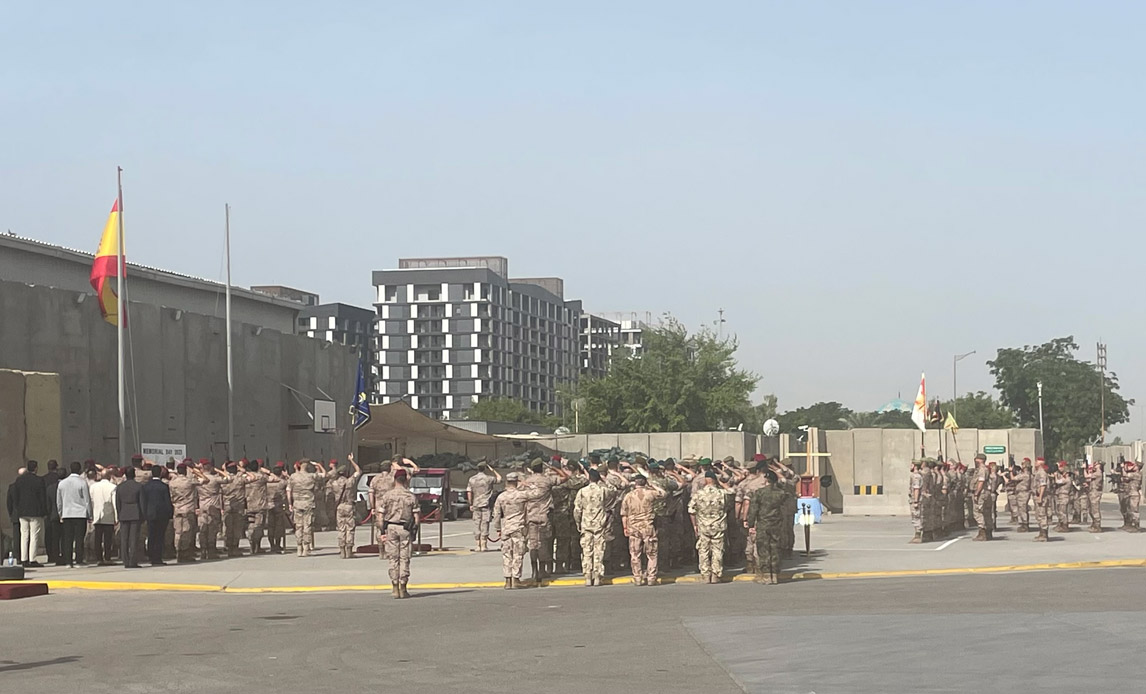 Det spanske kontingent gennemført lørdag parade og socialt arrangement i anledning af den spanske ”Væbnede Styrkers Dag,” mens de amerikanske soldater den 29. maj brugte dagen på at mindes faldne og savnede amerikanske soldater på deres ”Memorial Day.”