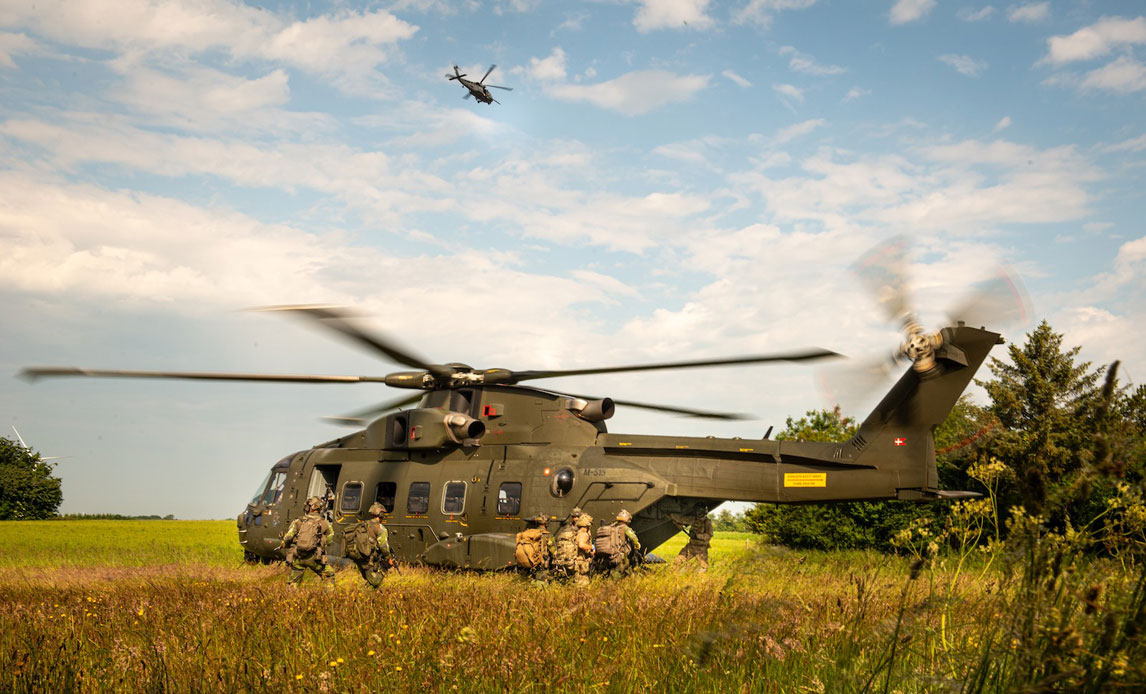 Jægerkorpset træner undsætning bag fjendens linjer under øvelse Vanguard Rescue. Det kan resultere i lavtflyvende helikoptere og støj i weekenden. Foto: Forsvaret