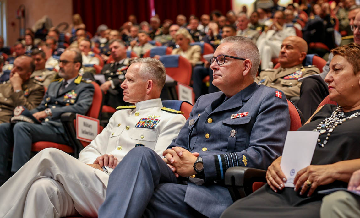 Forsvarschef Flemming Lentfer i NATO defense college